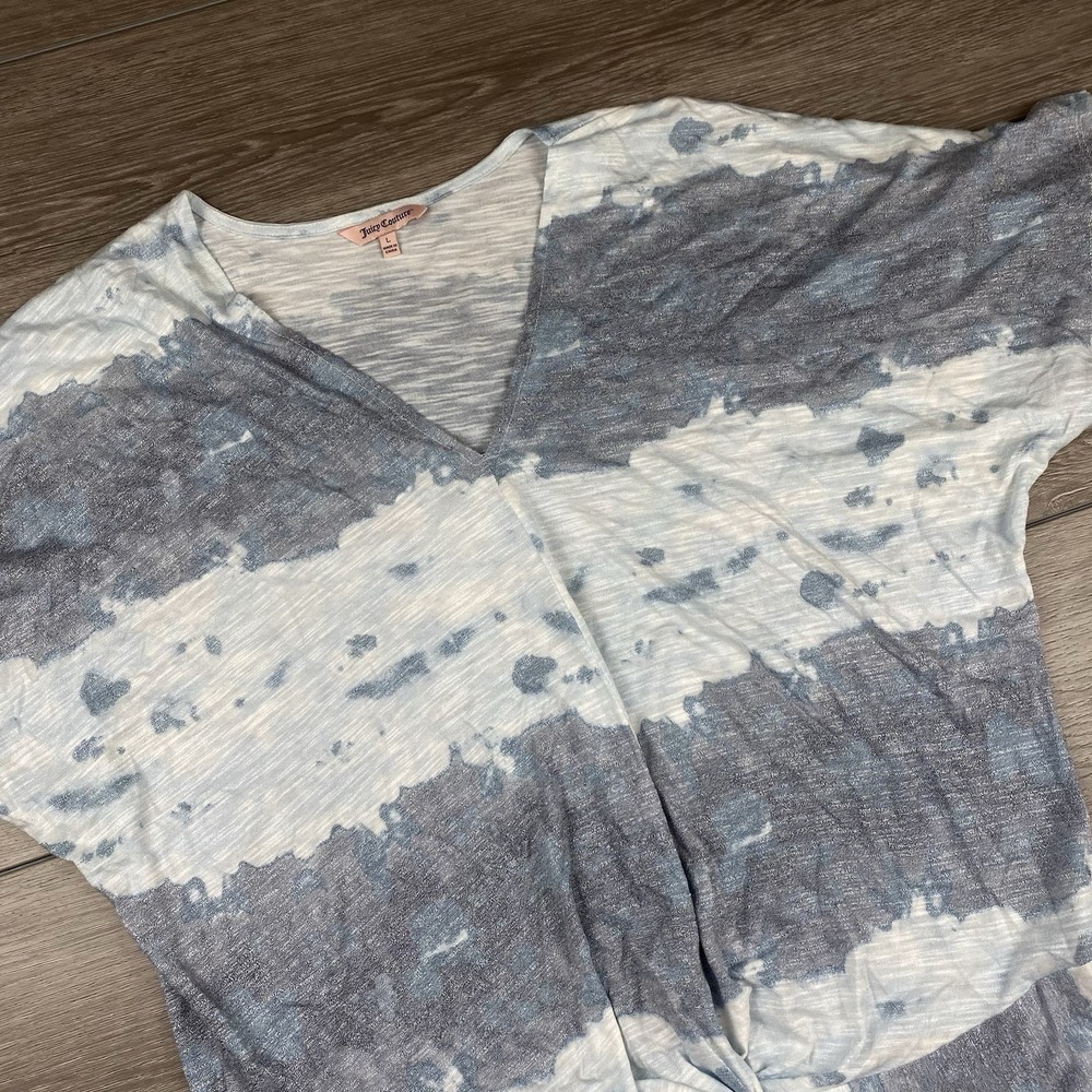 Juicy Couture Women's Short Sleeve V‎ Neck Twist Hem Shirt Grey White Large